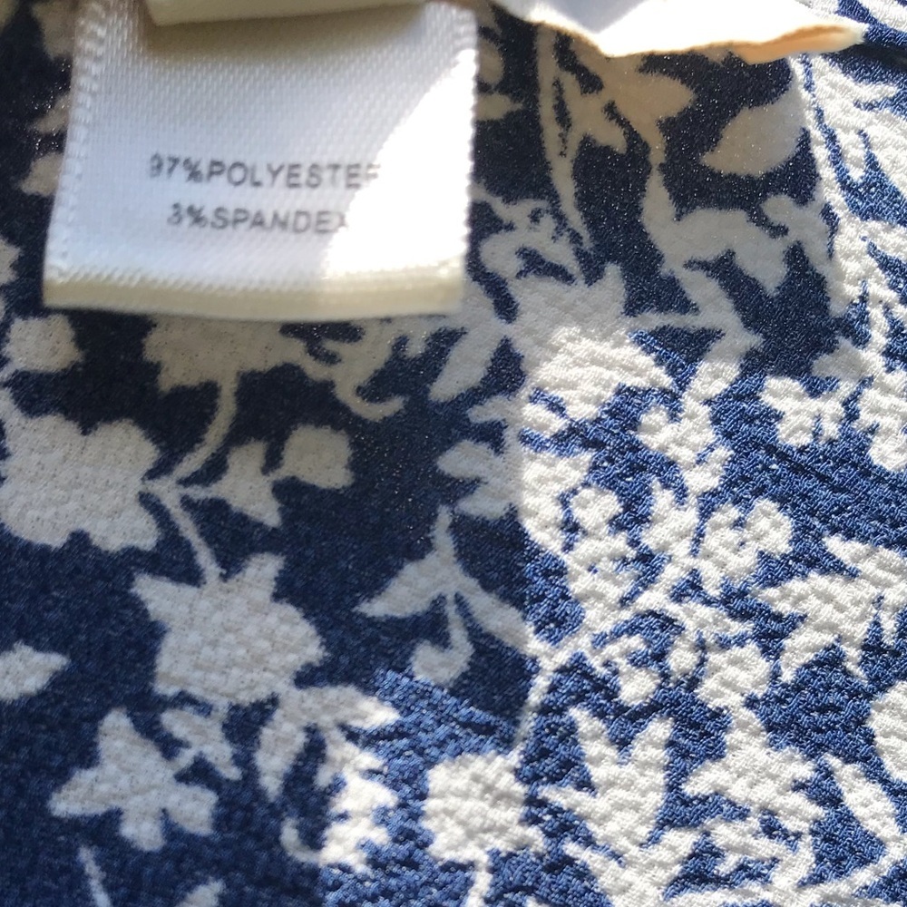 Monteau Los Angeles Floral Navy Blue Women's Top - Picture 6 of 9